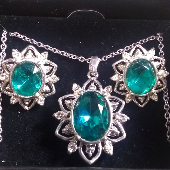 Vintage Costume Emerald Halo Silver Pendant Necklace & Earrings - Picture 1 of 5